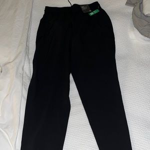GapFit Runaround Pant size small